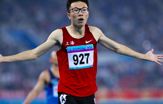 开云体育官方登录入口-包含球场上星光熠熠，名将们竞技实力过人的词条