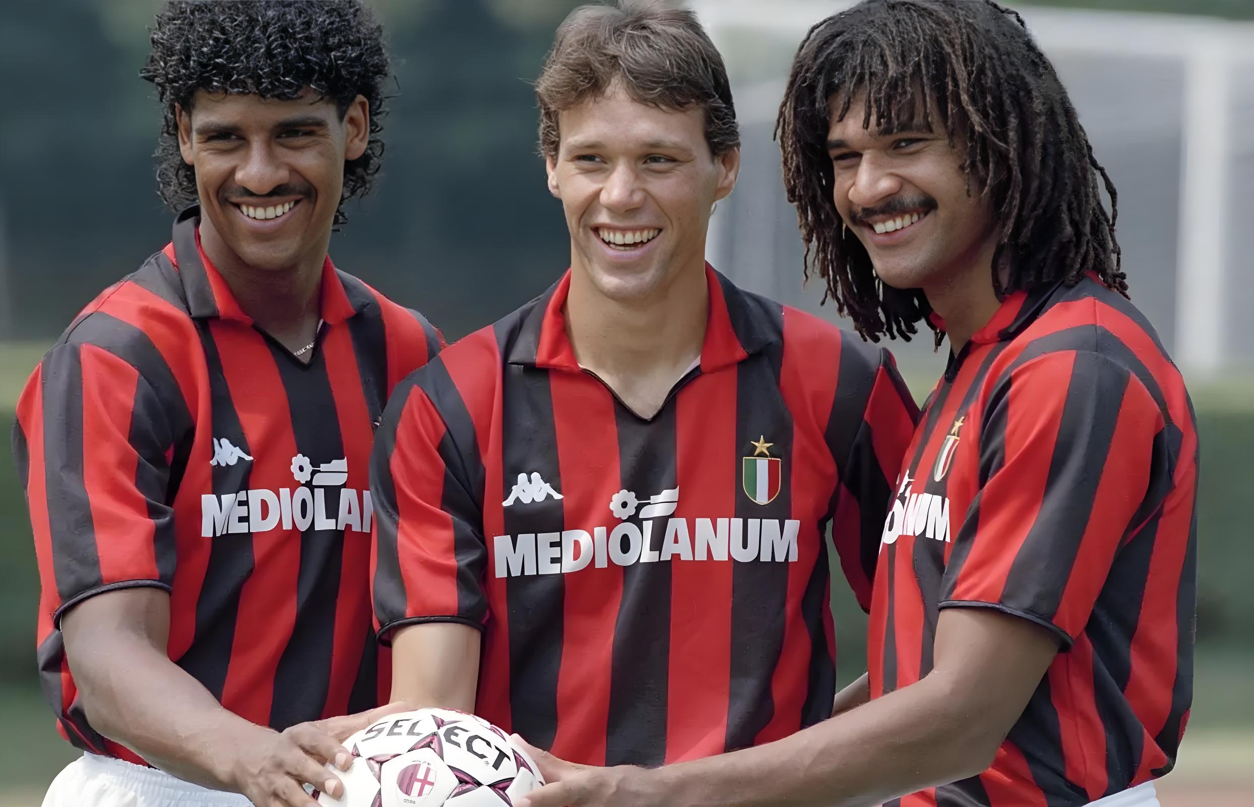 荷兰球队签下一名年轻有潜力的球员的简单介绍