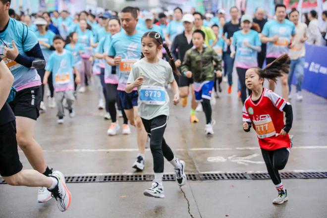 开云体育app下载-关于运动员飒爽英姿，挥洒汗水，追逐胜利的梦想的信息