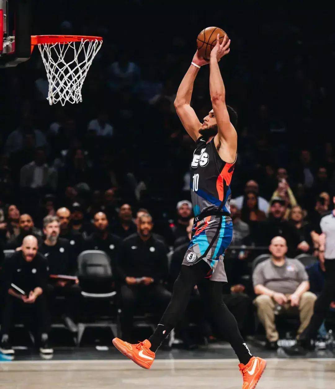 开云体育app-人后卫西蒙斯伤愈归队战绩走势备受瞩目的简单介绍