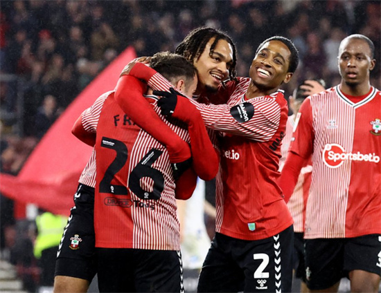 南安普敦战胜对手，实现不败连胜