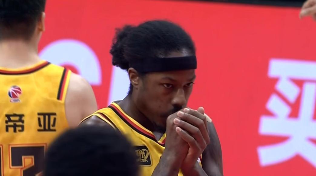 开云体育在线登录-克赖斯登联客场取胜，气势如虹