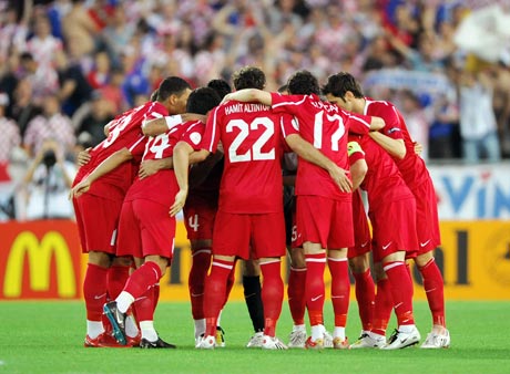 开云体育官网-关于欧洲运动员团队接连取得胜利，士气高涨的信息