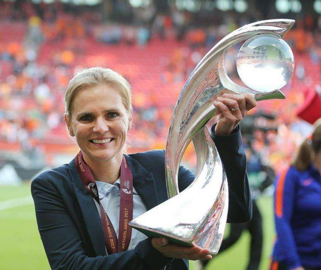 瑞士女足球员展现出色