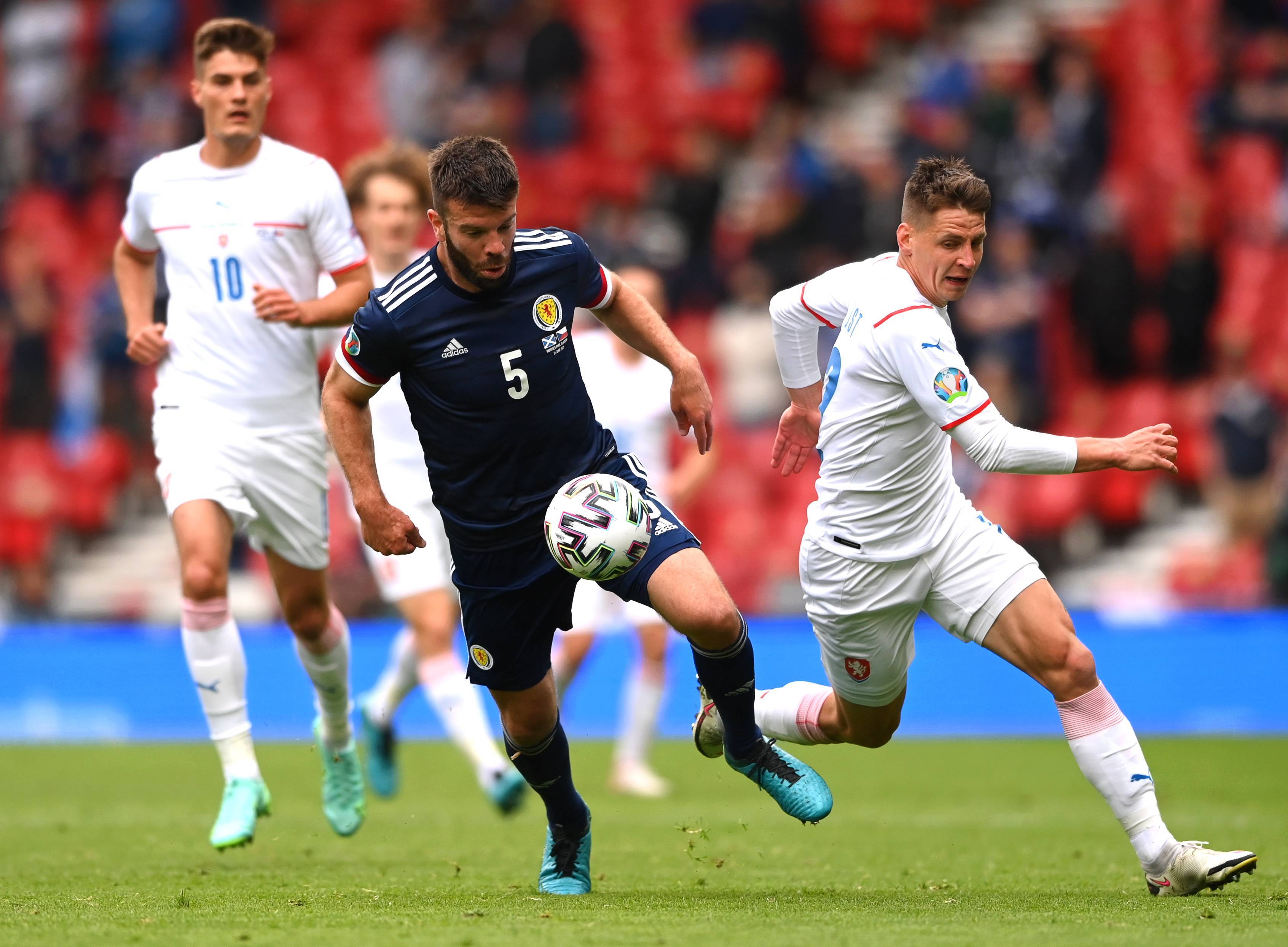 开云体育网页版入口-关于足球赛事激烈角逐，球队实力对决的信息