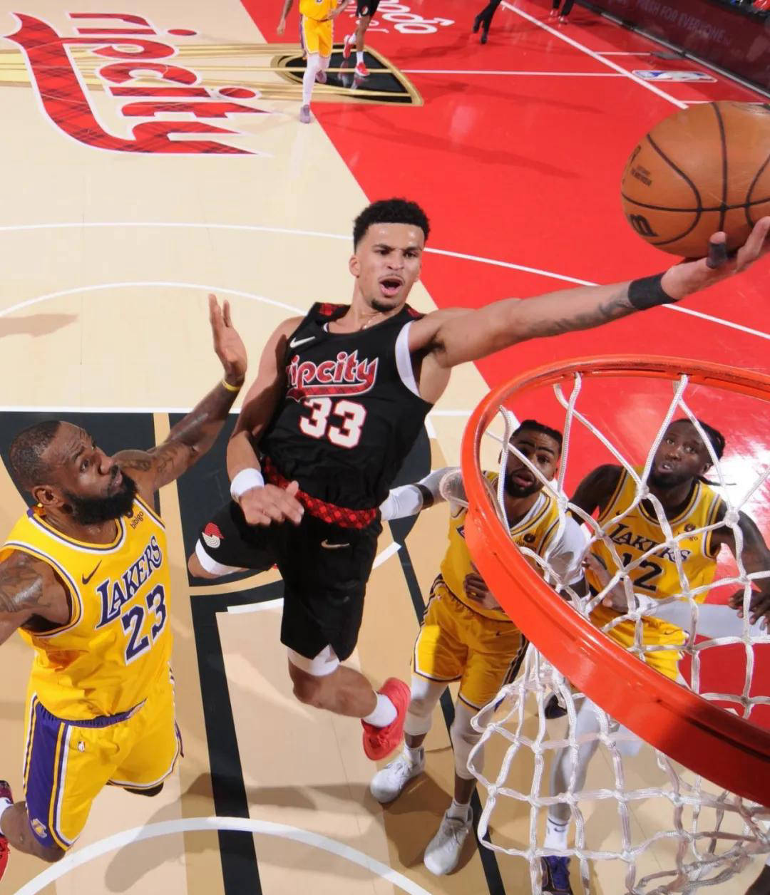 开云体育官方入口-开拓者队全队状态正佳，球队成为赛季黑马