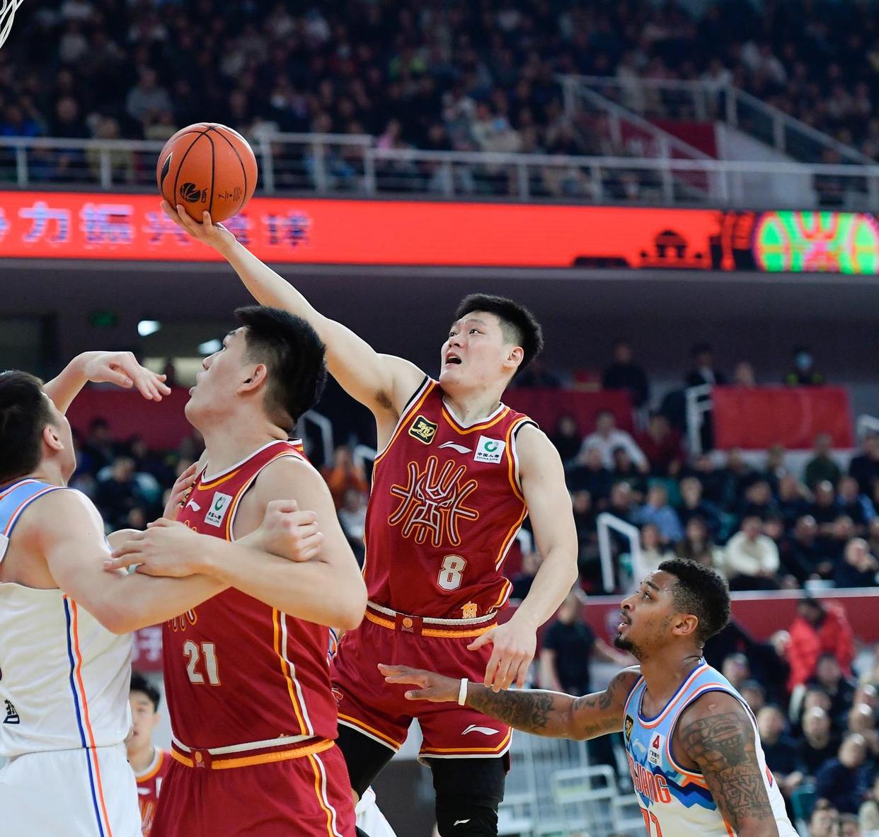 开云体育平台-本季篮球联赛季后赛激战连连