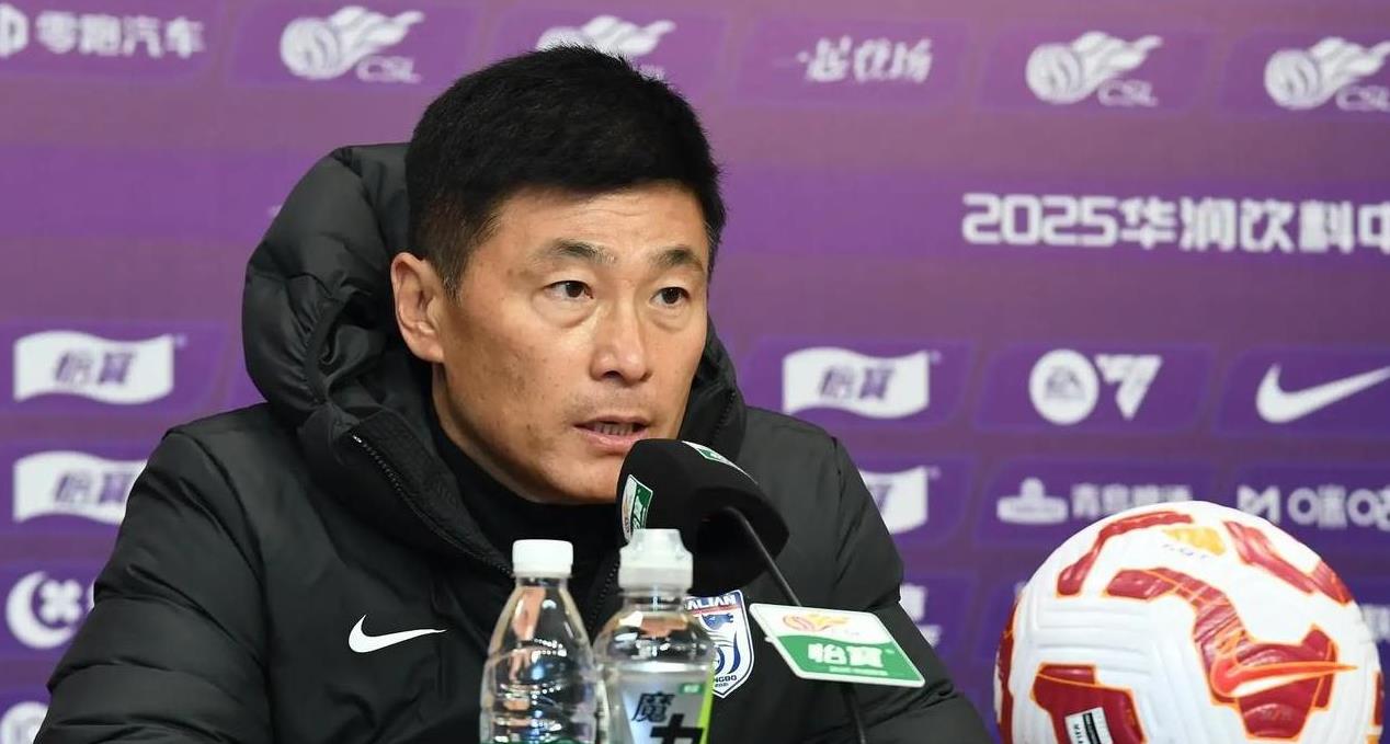 大连人新赛季大踏步前进，实力雄厚备受瞩目