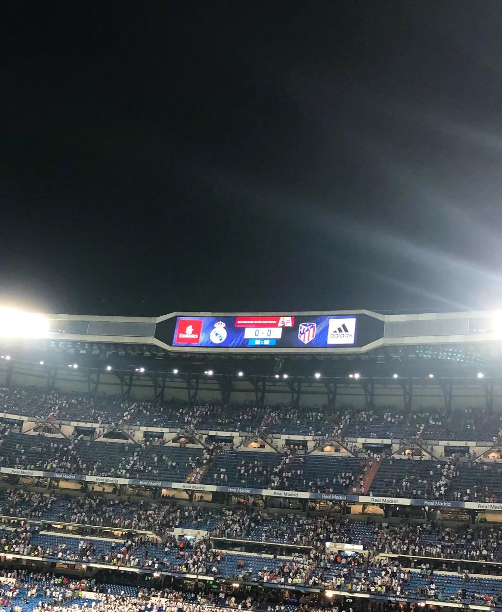 红蓝军团再度交锋，激情碰撞燃烧球场的简单介绍