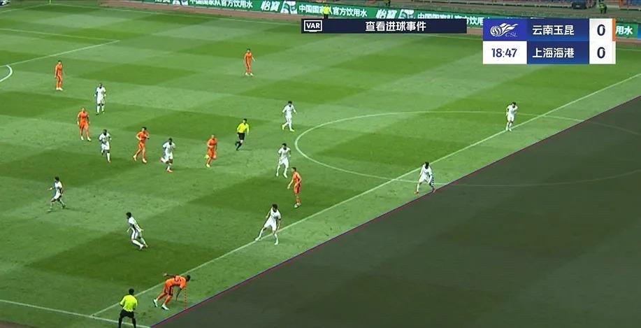 争议判罚引发球迷热议，裁判遭到质疑