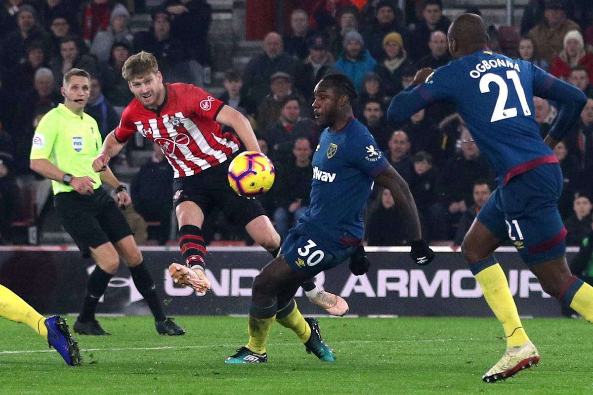 包含南安普顿客场惨败富勒姆，遭遇失利的词条