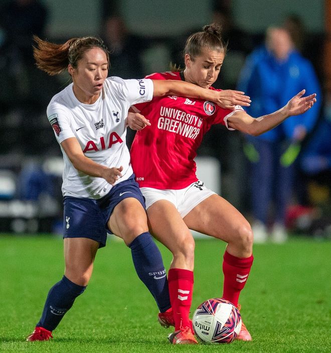 瑞典女足球员连续破门，帮助球队取得关键胜利的简单介绍