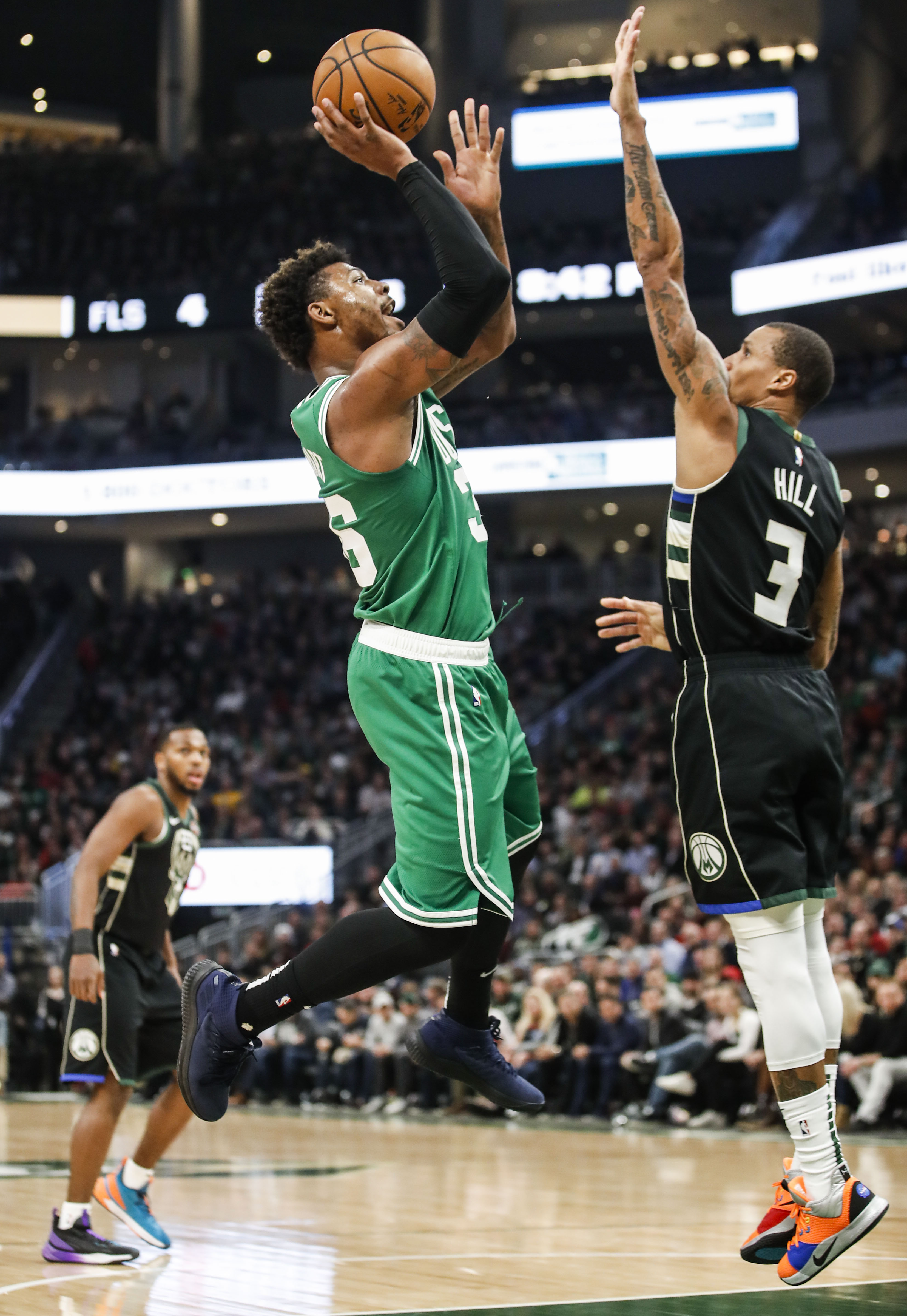 雄鹿客场战胜凯尔特人，实现反超