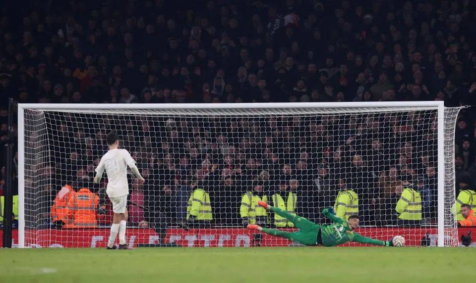 开云体育在线-曼城门将凯利出彩，扑出致胜点球