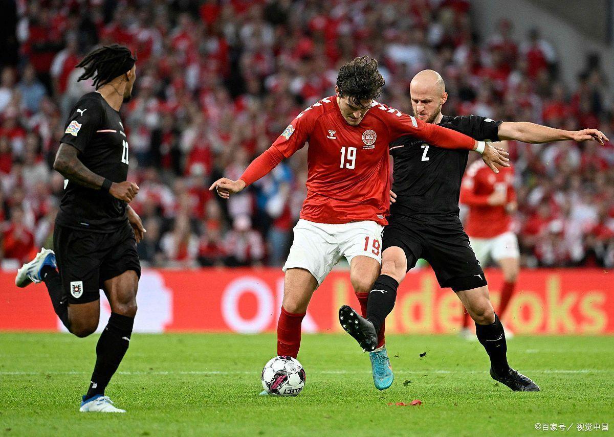 包含斯洛伐克意外战胜对手，跻身欧预赛前列的词条