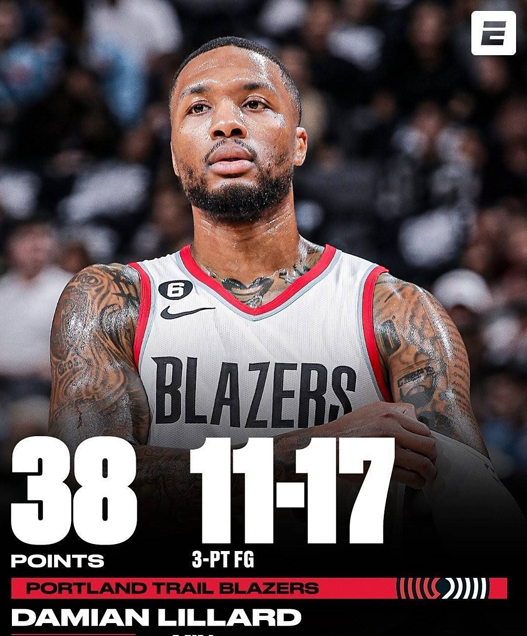 开拓者大胜独行侠，利拉德30分