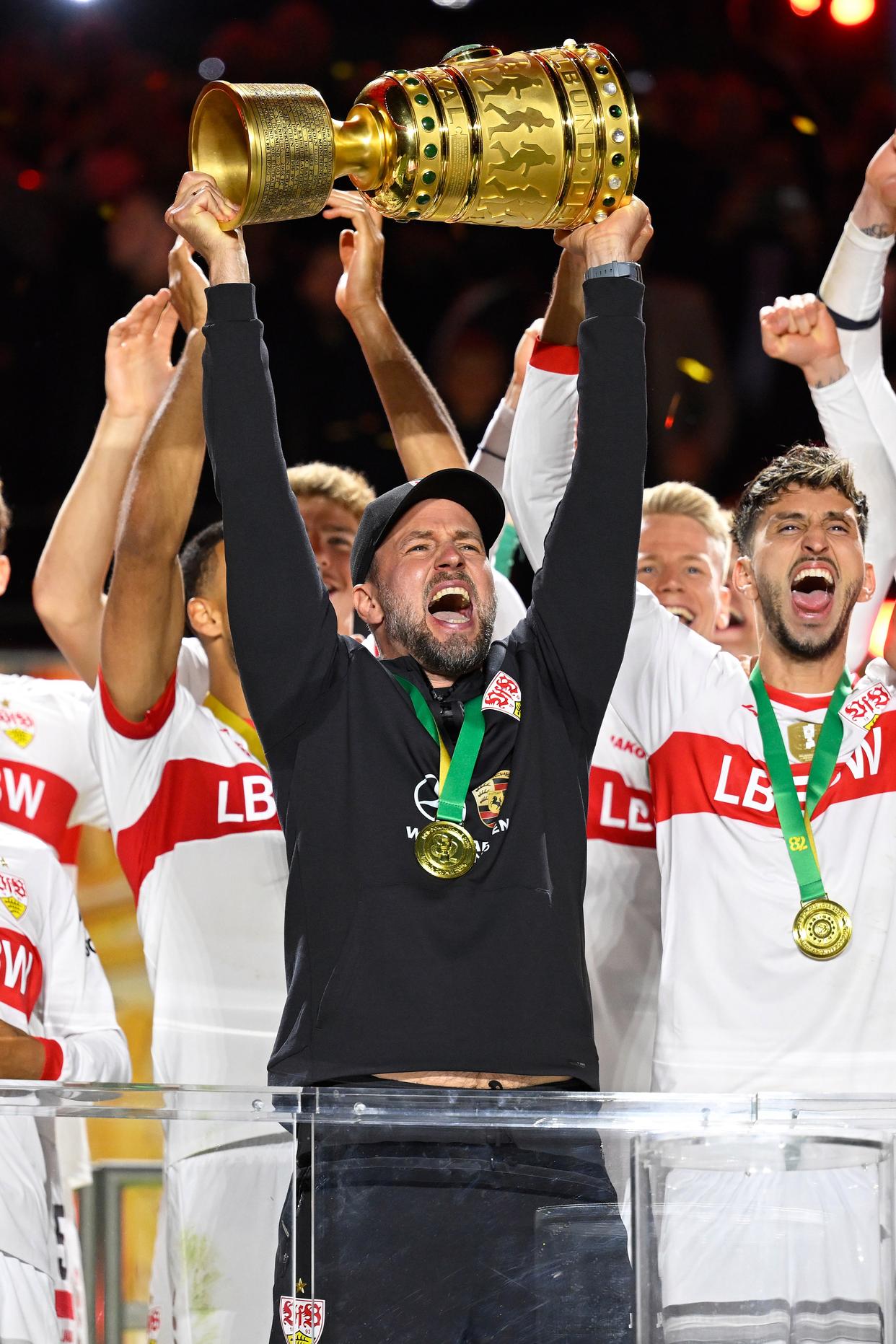 德国在对阵冰岛的比赛中-轻松取胜的简单介绍