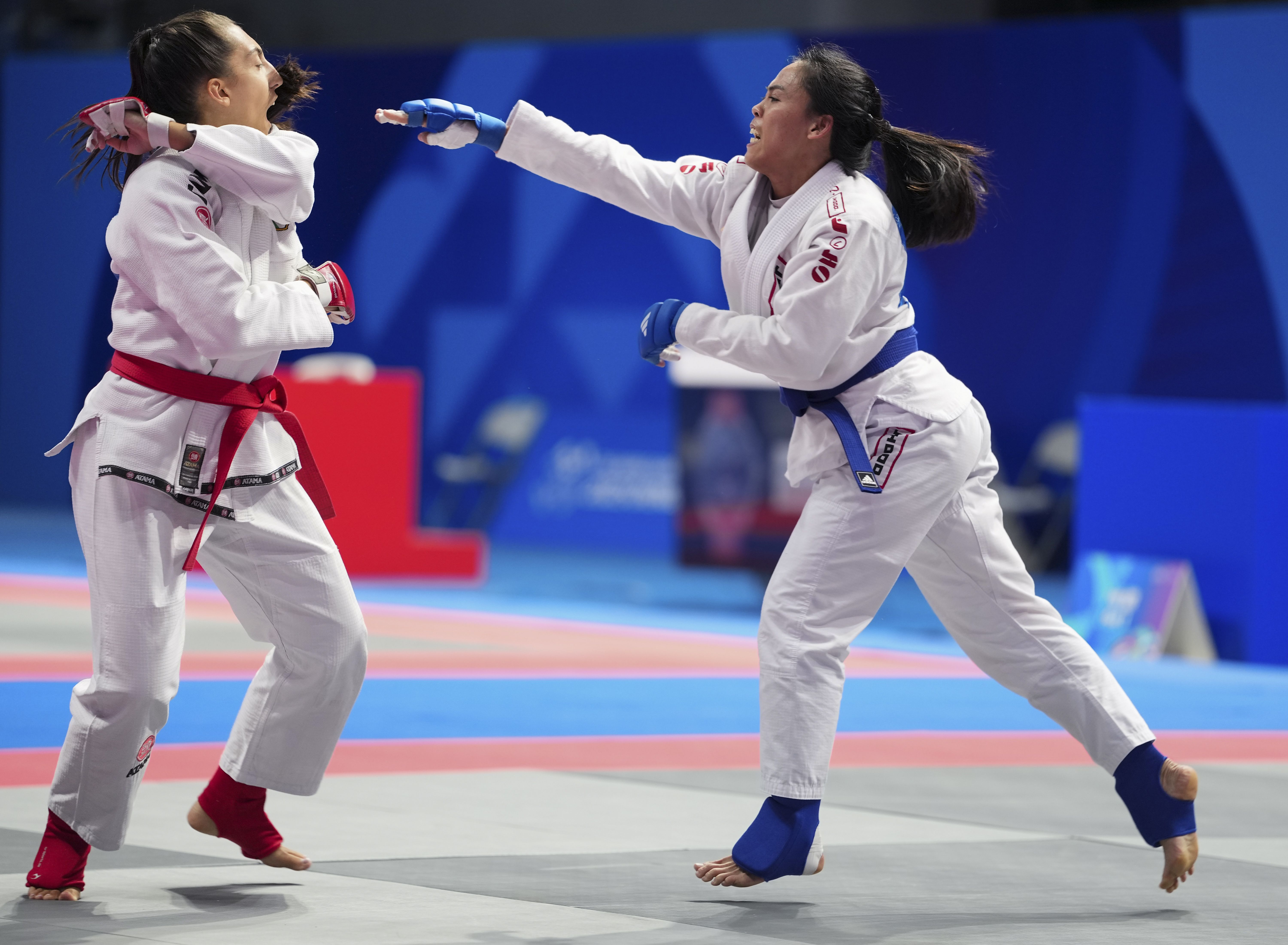 柔道女子公斤级：郭铭旭获胜晋级