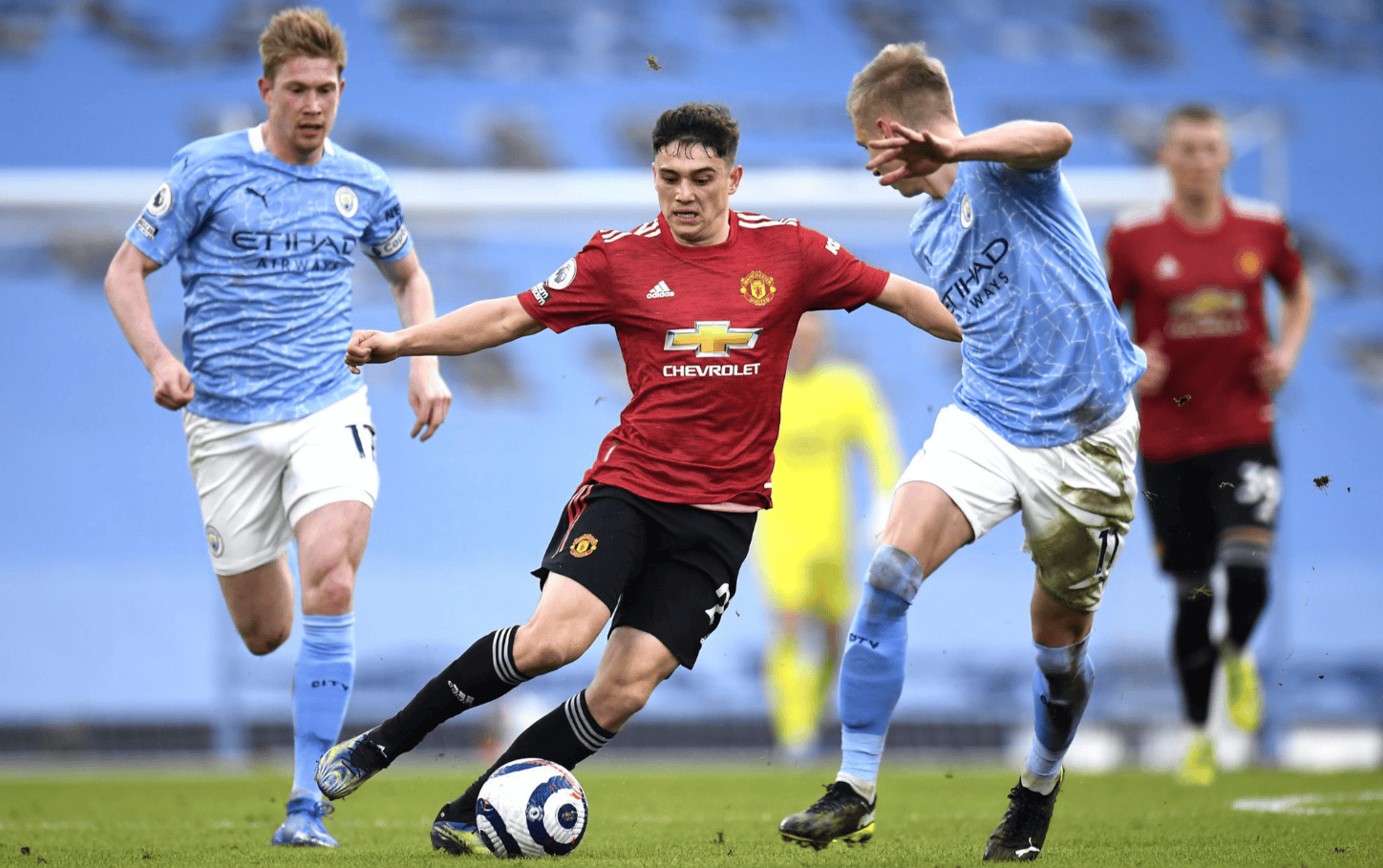 包含水晶宫主场一球小胜，重返前十的词条